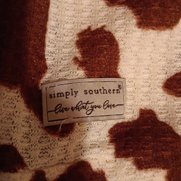 Simply Soutgern medium cow print shirt medium - Picture 2 of 3